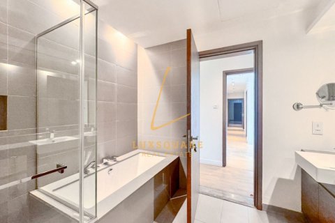 Apartment in Al Wasl, Dubai 3 bedrooms, 205 sq.m. № 142036 - photo 16