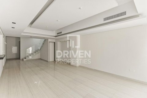 Townhouse in wasl gate, Dubai 3 bedrooms, 232.44 sq.m. № 140899 - photo 3
