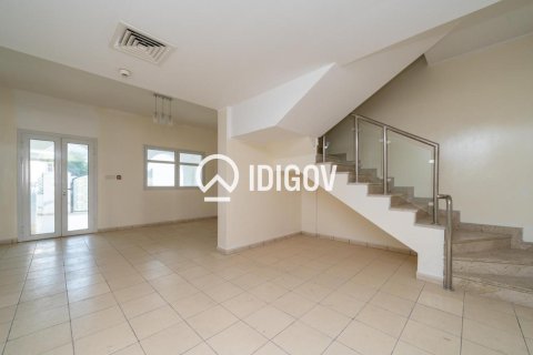 Adosado en Al Barsha South, Al Barsha, Dubai, 4 dormitorios, 132.57 m², № 121077