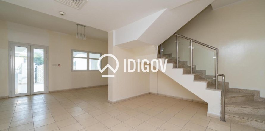 Adosado en Al Barsha South, Al Barsha, Dubai, 4 dormitorios, 132.57 m², № 121077