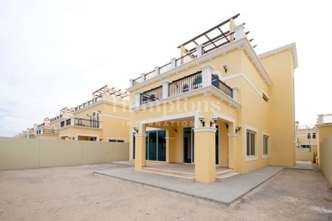Снять в аренду виллу в Jumeirah Park Homes, Jumeirah Park, Дубай: 4 спальни, 455.22470000м², № 12625 - фото 15