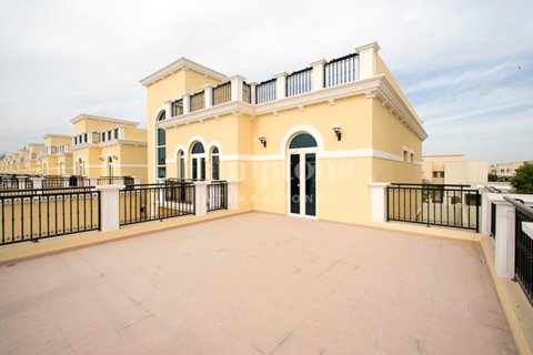 Снять в аренду виллу в Jumeirah Park Homes, Jumeirah Park, Дубай: 4 спальни, 455.22470000м², № 12625 - фото 14