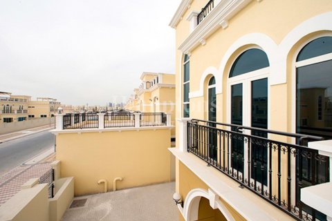 Снять в аренду виллу в Jumeirah Park Homes, Jumeirah Park, Дубай: 4 спальни, 455.22470000м², № 12625 - фото 29