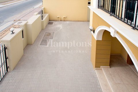 Снять в аренду виллу в Jumeirah Park Homes, Jumeirah Park, Дубай: 4 спальни, 455.22470000м², № 12625 - фото 22