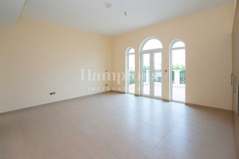 Снять в аренду виллу в Jumeirah Park Homes, Jumeirah Park, Дубай: 4 спальни, 455.22470000м², № 12625 - фото 3