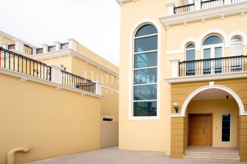Снять в аренду виллу в Jumeirah Park Homes, Jumeirah Park, Дубай: 4 спальни, 455.22470000м², № 12625 - фото 26