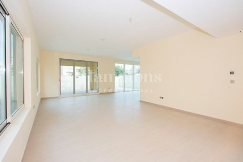 Снять в аренду виллу в Jumeirah Park Homes, Jumeirah Park, Дубай: 4 спальни, 455.22470000м², № 12625 - фото 17