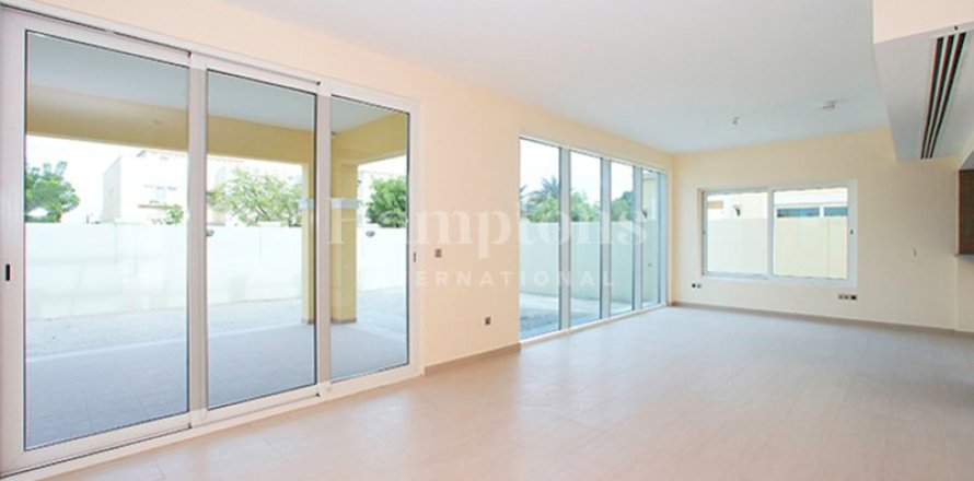 Вилла в Jumeirah Park Homes, Jumeirah Park, Дубай, 4 спальни, 455.225м², № 12625