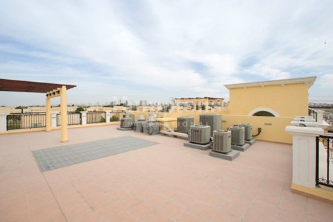 Снять в аренду виллу в Jumeirah Park Homes, Jumeirah Park, Дубай: 4 спальни, 455.22470000м², № 12625 - фото 23