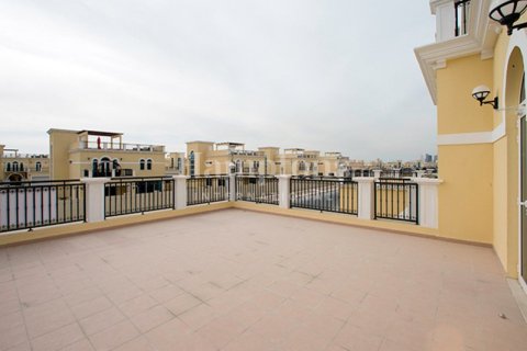 Снять в аренду виллу в Jumeirah Park Homes, Jumeirah Park, Дубай: 4 спальни, 455.22470000м², № 12625 - фото 18