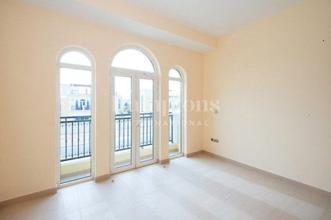 Снять в аренду виллу в Jumeirah Park Homes, Jumeirah Park, Дубай: 4 спальни, 455.22470000м², № 12625 - фото 5