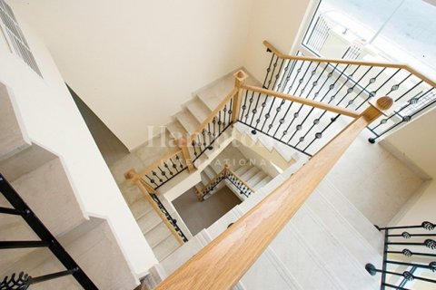 Снять в аренду виллу в Jumeirah Park Homes, Jumeirah Park, Дубай: 4 спальни, 455.22470000м², № 12625 - фото 28