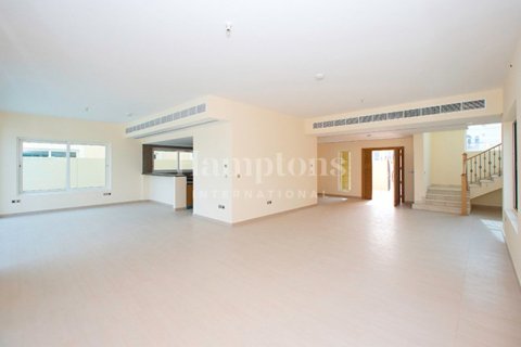 Снять в аренду виллу в Jumeirah Park Homes, Jumeirah Park, Дубай: 4 спальни, 455.22470000м², № 12625 - фото 8