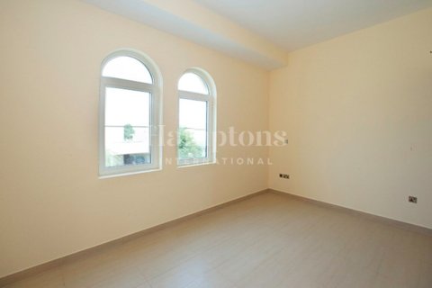 Снять в аренду виллу в Jumeirah Park Homes, Jumeirah Park, Дубай: 4 спальни, 455.22470000м², № 12625 - фото 2