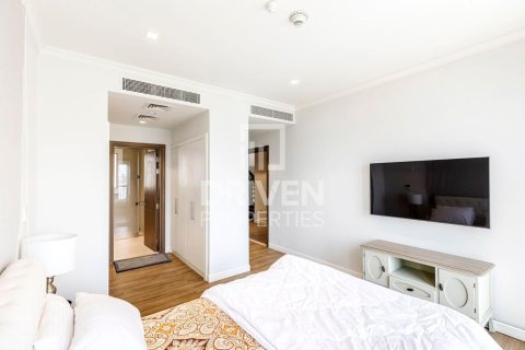 Villa en Jumeirah, Dubai, 4 dormitorios, 450.21 m², № 125232 - foto 9