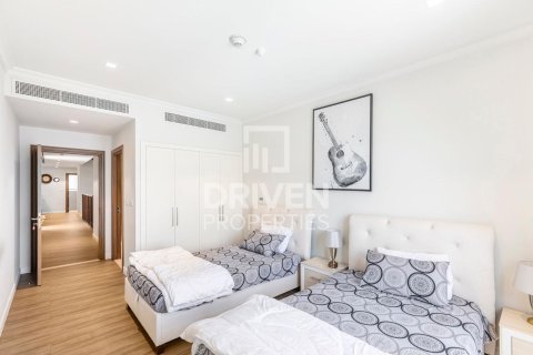 Villa en Jumeirah, Dubai, 4 dormitorios, 450.21 m², № 125232 - foto 5
