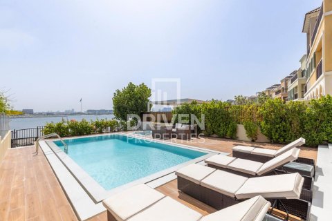 Villa en Jumeirah, Dubai, 4 dormitorios, 450.21 m², № 125232 - foto 11