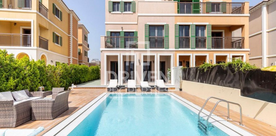 Villa en Jumeirah, Dubai, 4 dormitorios, 450.21 m², № 125232