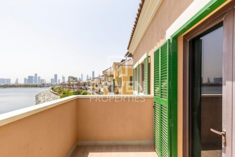 Villa en Jumeirah, Dubai, 4 dormitorios, 450.21 m², № 125232 - foto 19