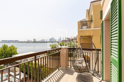 Villa en Jumeirah, Dubai, 4 dormitorios, 450.21 m², № 125232 - foto 18