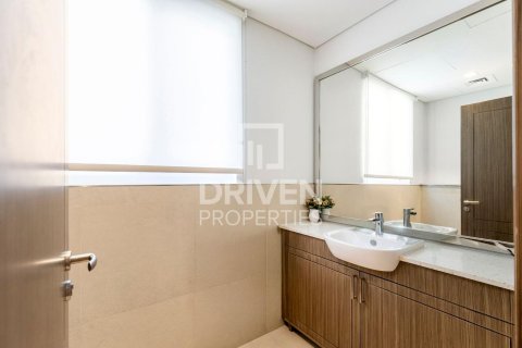 Villa en Jumeirah, Dubai, 4 dormitorios, 450.21 m², № 125232 - foto 14