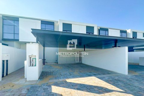 Townhouse in Al Furjan, Dubai 3 bedrooms, 244 sq.m. № 15213 - photo 1