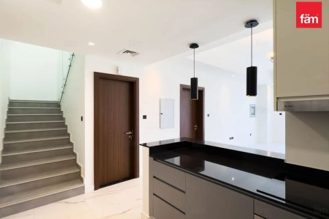 Купить таунхаус в Дубае: 4 спальни, 187.2м², № 90308 - фото 9