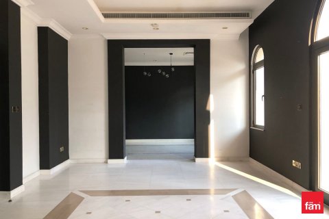 Villa en Palm Jumeirah, Dubai, 6 dormitorios, 1241.6 m², № 84657 - foto 7