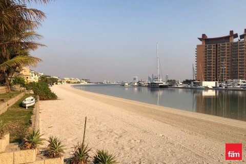 Villa en Palm Jumeirah, Dubai, 6 dormitorios, 1241.6 m², № 84657 - foto 11