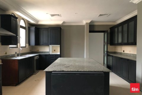 Villa en Palm Jumeirah, Dubai, 6 dormitorios, 1241.6 m², № 84657 - foto 3