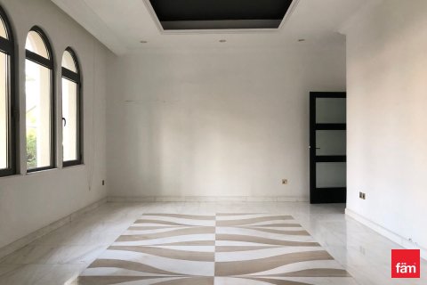 Villa en Palm Jumeirah, Dubai, 6 dormitorios, 1241.6 m², № 84657 - foto 5