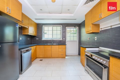 Villa en Dubai, 4 dormitorios, 759.1 m², № 41833 - foto 8
