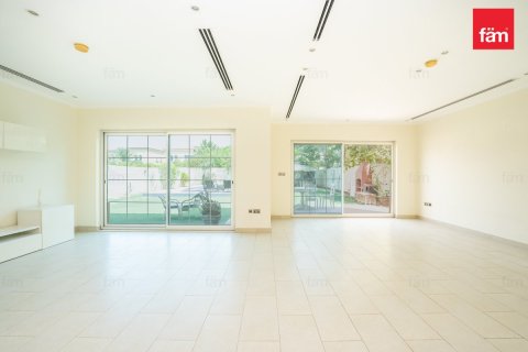 Villa en Dubai, 4 dormitorios, 759.1 m², № 41833 - foto 4