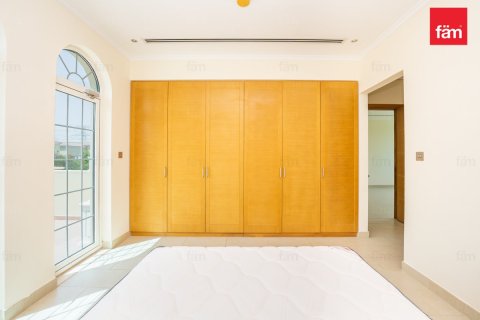 Villa en Dubai, 4 dormitorios, 759.1 m², № 41833 - foto 17