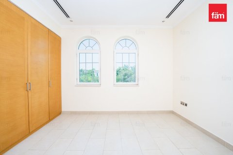 Villa en Dubai, 4 dormitorios, 759.1 m², № 41833 - foto 18