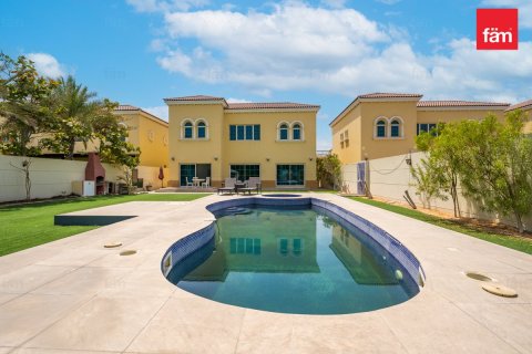 Villa en Dubai, 4 dormitorios, 759.1 m², № 41833 - foto 1