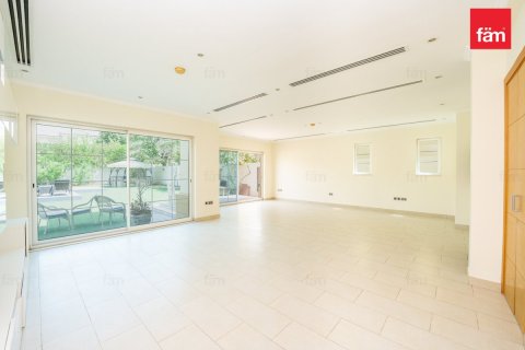 Villa en Dubai, 4 dormitorios, 759.1 m², № 41833 - foto 3