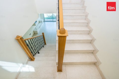 Villa en Dubai, 4 dormitorios, 759.1 m², № 41833 - foto 13