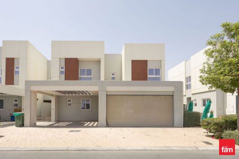 Villa à Dubai, 4 chambres, 230.5 m², № 41844 - photo 1