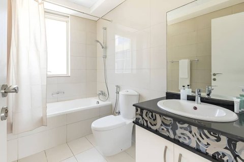 Apartment in Business Bay, Dubai 2 bedrooms, 136 sq.m. № 56359 - photo 19