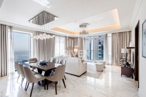 Apartamento en The Address Residence Fountain Views, Downtown Dubai (Downtown Burj Dubai), Dubai, 3 dormitorios, 183.76 m², № 136749 - foto 1