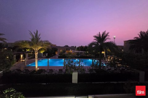 Villa in Dubai 4 bedrooms, 229.9 sq.m. № 72204 - photo 9