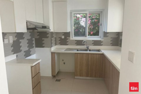 Villa in Dubai 4 bedrooms, 229.9 sq.m. № 72204 - photo 2