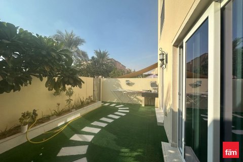 Villa in Dubai 4 bedrooms, 229.9 sq.m. № 72204 - photo 8