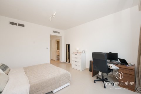 Снять в аренду виллу в Дубай Хилс Эстейт, Дубай: 3 спальни, 203м², № 83207 - фото 12