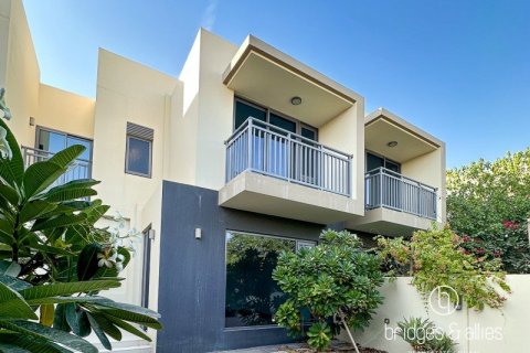 Снять в аренду виллу в Дубай Хилс Эстейт, Дубай: 3 спальни, 285м², № 83208 - фото 1