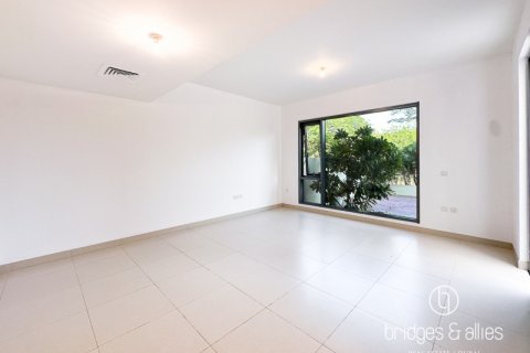 Снять в аренду виллу в Дубай Хилс Эстейт, Дубай: 3 спальни, 285м², № 83208 - фото 3