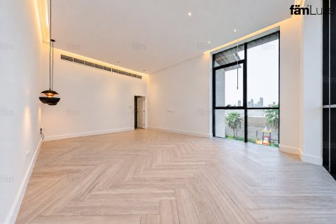 Villa in Al Barsha, Dubai 5 bedrooms, 1227.9 sq.m. № 141774 - photo 13