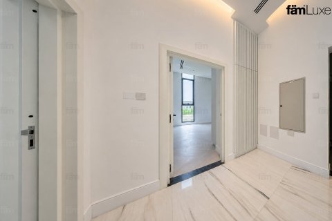 Villa in Al Barsha, Dubai 5 bedrooms, 1227.9 sq.m. № 141774 - photo 15