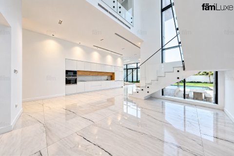 Villa in Al Barsha, Dubai 5 bedrooms, 1227.9 sq.m. № 141774